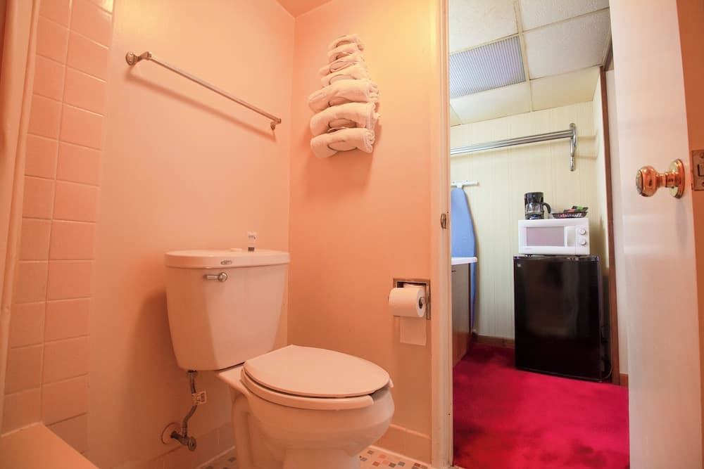 HomeTown Inn by OYO - Liberal, KS interior in Liberal, KS — gallery photo 2