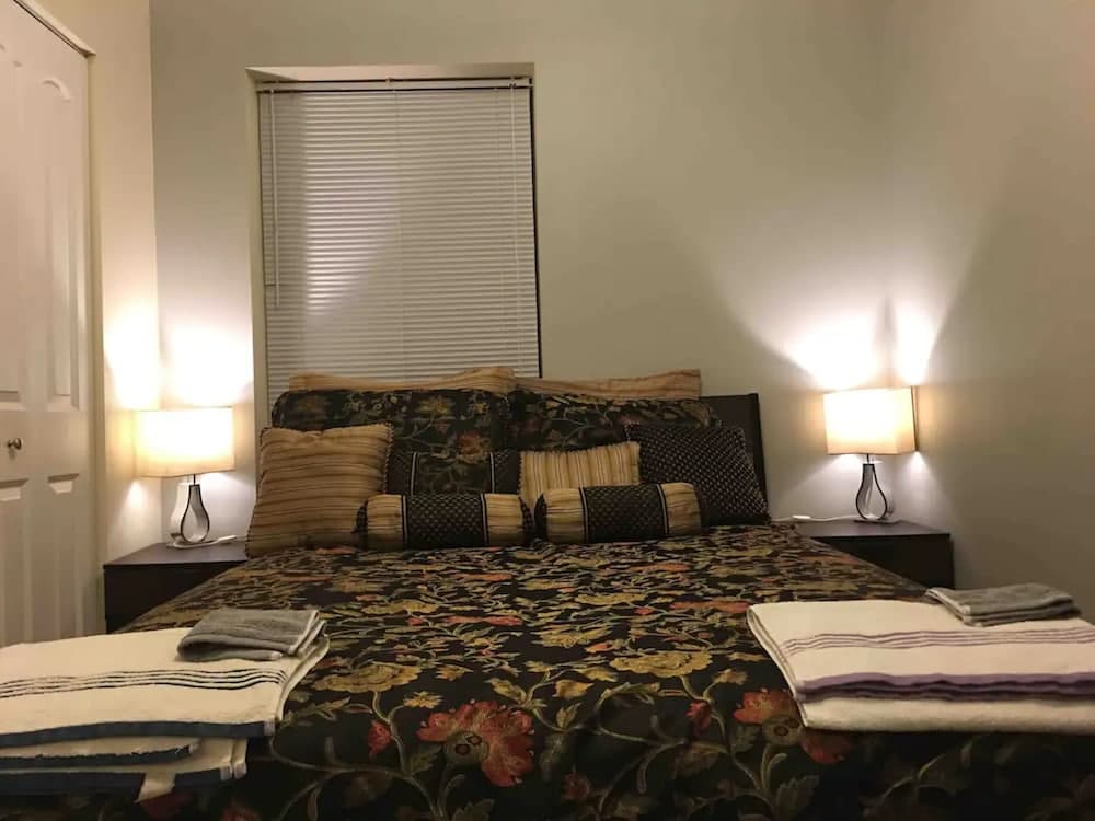 Urban Chicago Oasis property views in Chicago, IL — gallery photo 3
