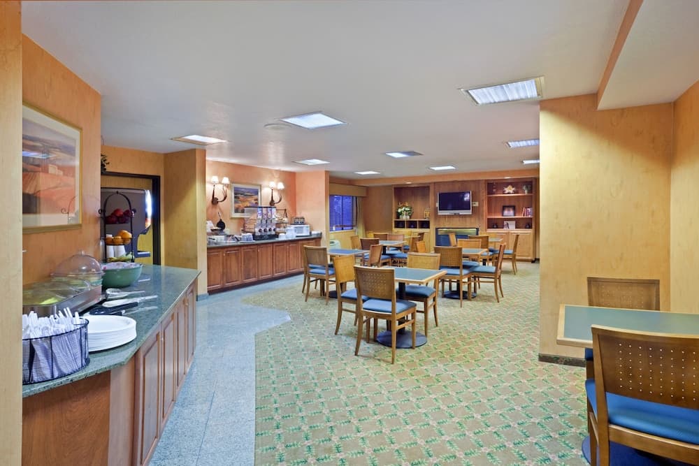 Ramada by Wyndham Kent Seattle Area gallery photo in Kent, WA — image 30
