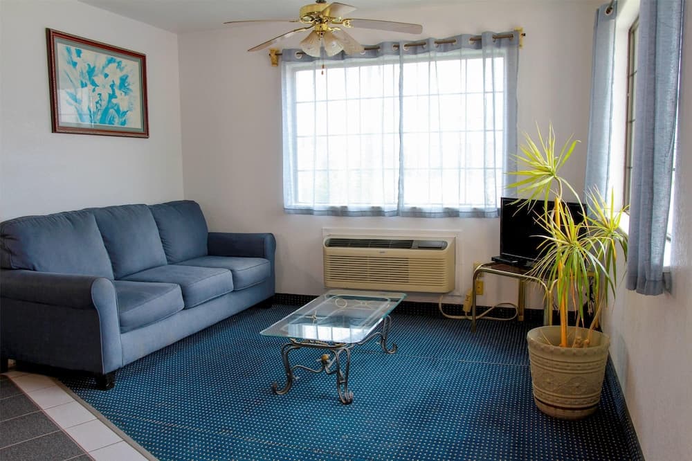 Travelodge by Wyndham Guymon property views in Guymon, OK — gallery photo 3