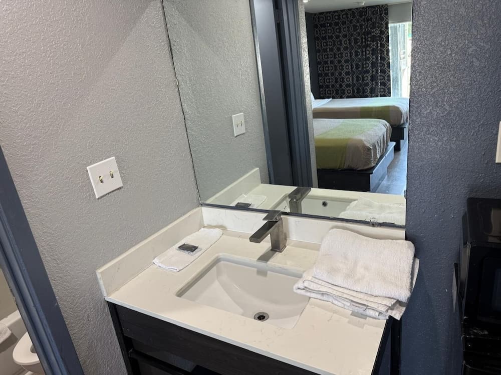 Best Value Inn Garland interior in Garland, TX — gallery photo 2