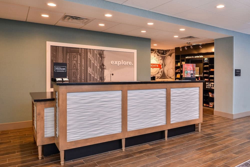 Hampton Inn Omaha Airport interior in Carter Lake, IA — gallery photo 2