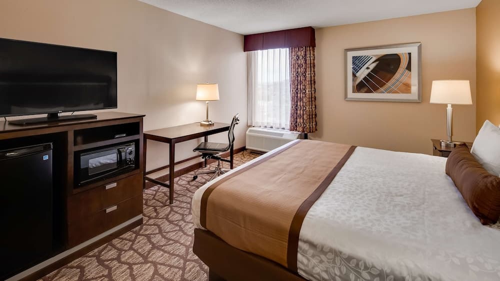 Best Western Plus Belle Meade Inn & Suites property views in Nashville, TN — gallery photo 3