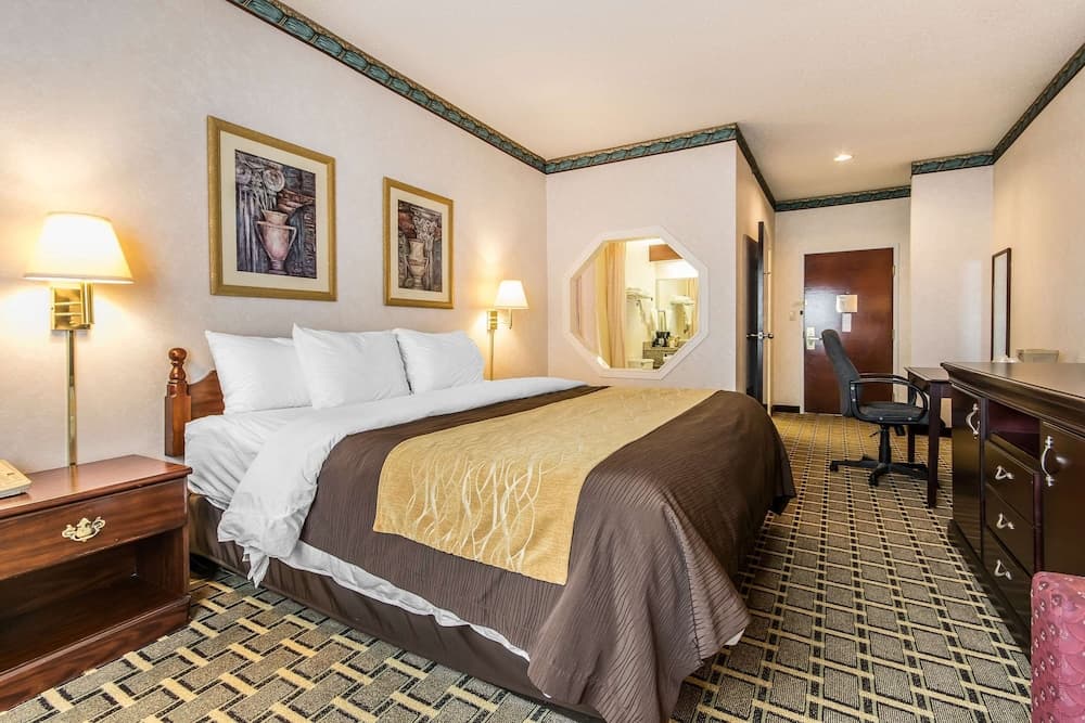 Quality Inn & Suites Evansville North interior in Evansville, IN — gallery photo 2