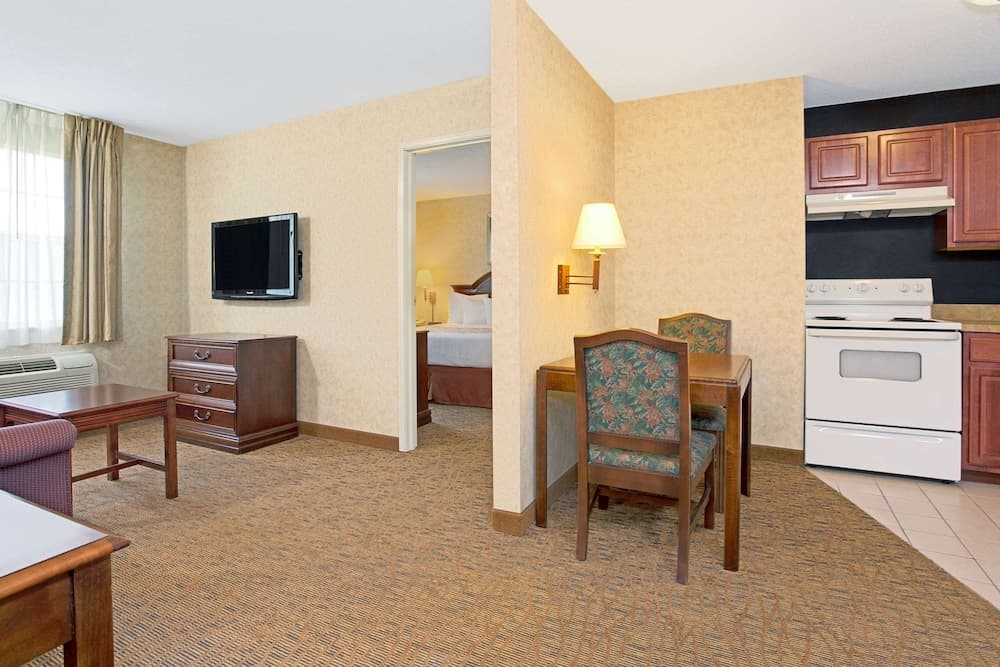 Hawthorn Extended Stay by Wyndham Cincinnati/Sharonville property views in Sharonville, OH — gallery photo 3