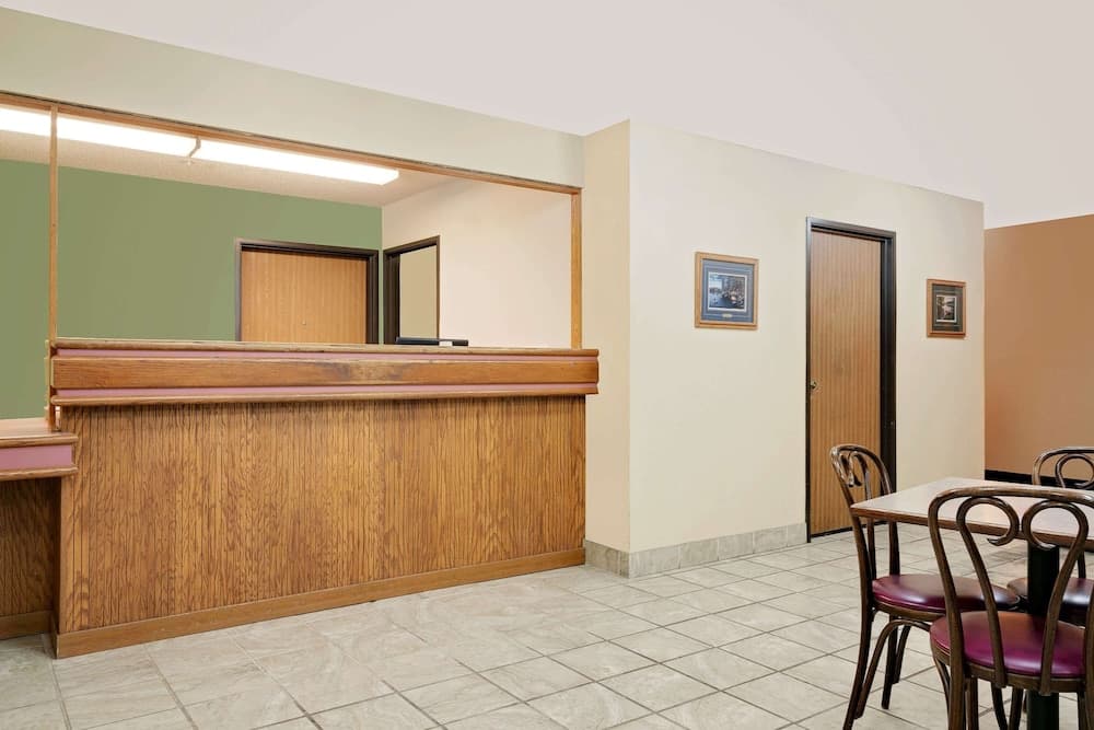 Super 8 by Wyndham Cloquet interior in Cloquet, MN — gallery photo 2