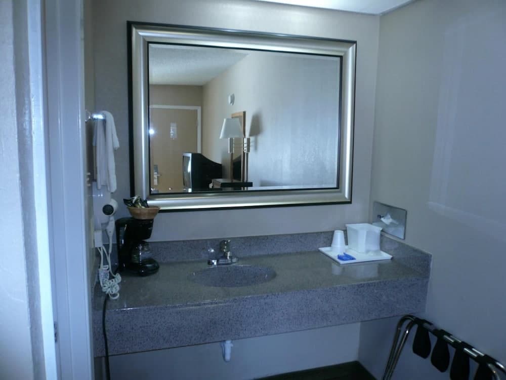 Executive Inn by OYO Kilgore North property views in Kilgore, TX — gallery photo 3