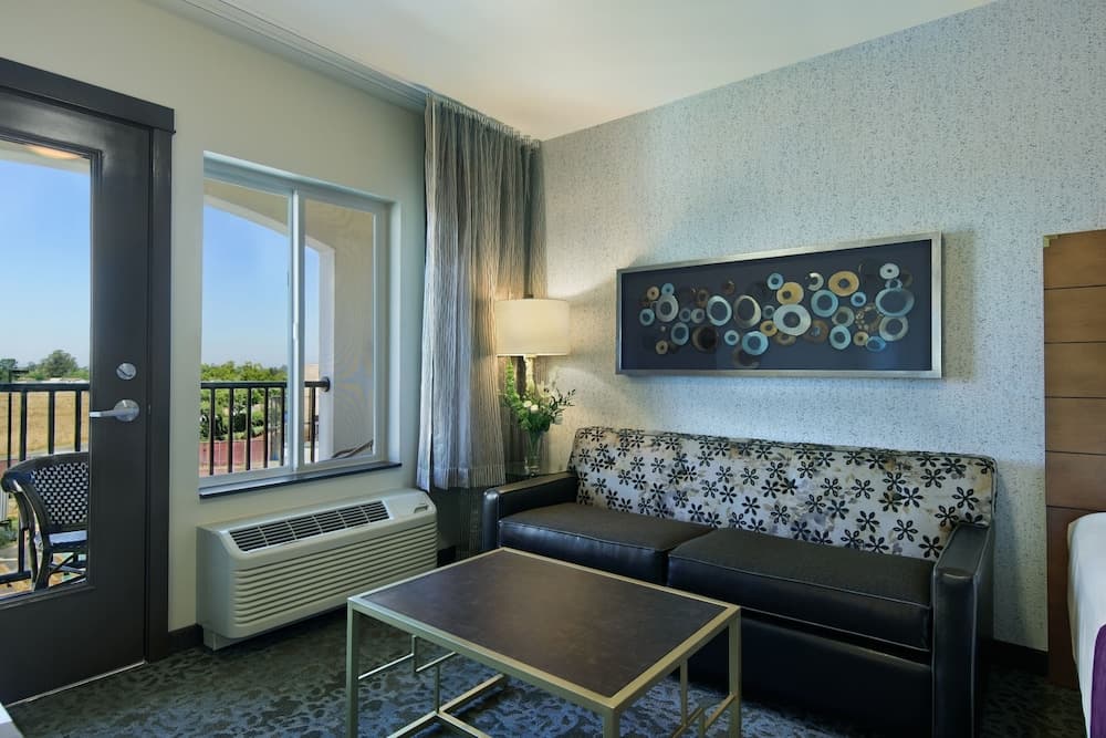 Oxford Suites Sonoma County gallery photo in Rohnert Park, CA — image 14