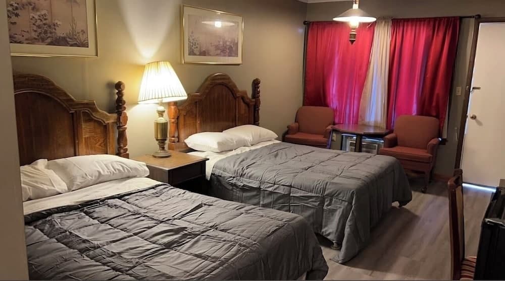 Lemon Inn featured exterior or lobby in Spruce Pine, NC — similar hotel