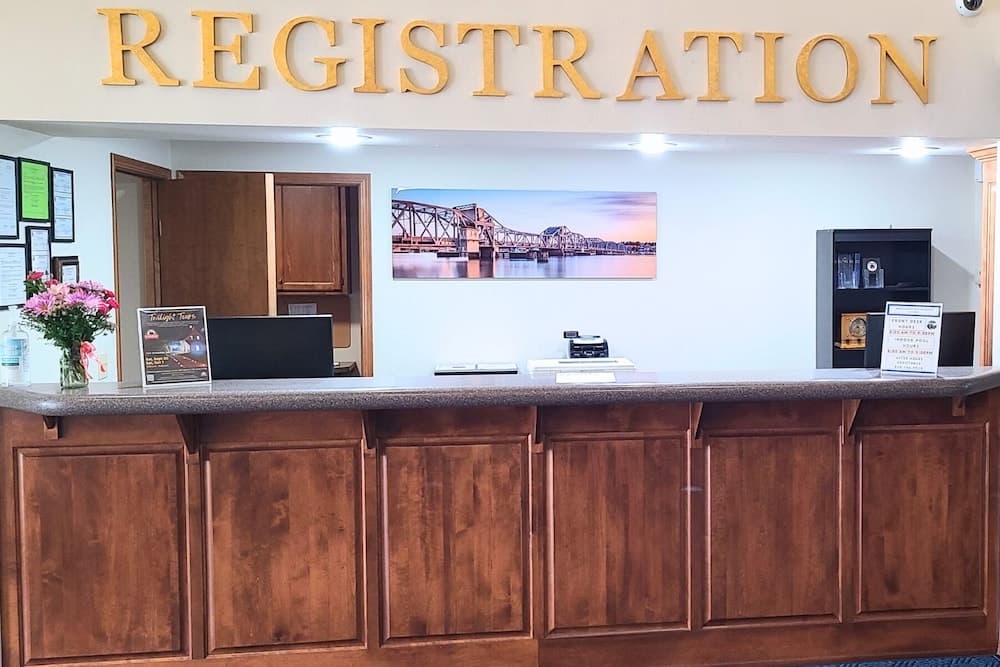 Bridgeport Waterfront Resort interior in Sturgeon Bay, WI — gallery photo 2