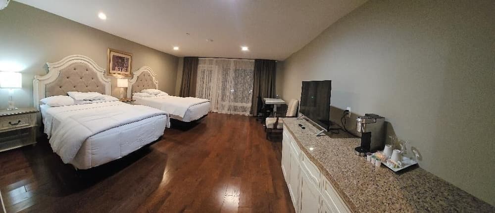 Lakeview Hotel property views in Kirkland, WA — gallery photo 3