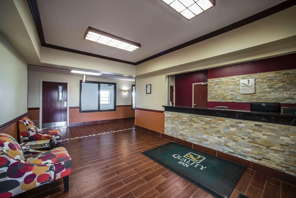 Quality Inn Harrisburg interior in Harrisburg, IL — gallery photo 2