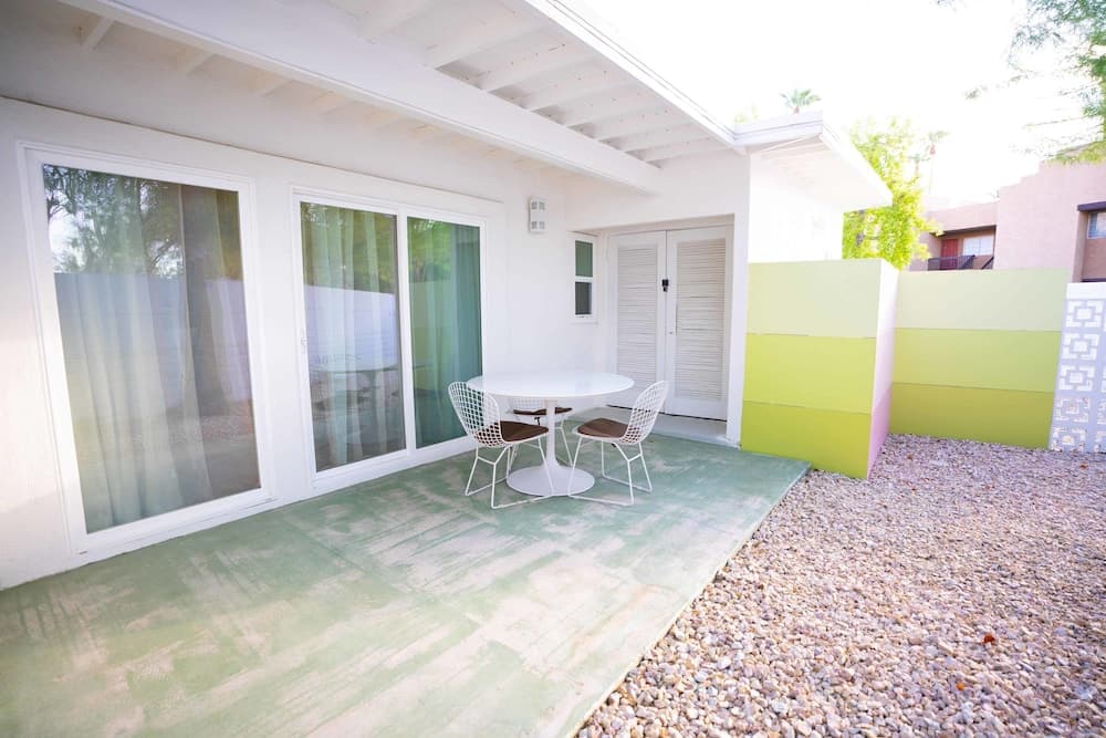 Premium Suite, King Bed With Sofa Bed, Pool View interior in Palm Springs, CA — gallery photo 2