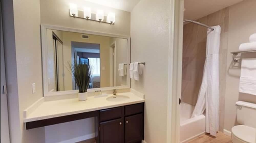 Chase Suites Brea-Fullerton - North Orange County gallery photo in Brea, CA — image 5