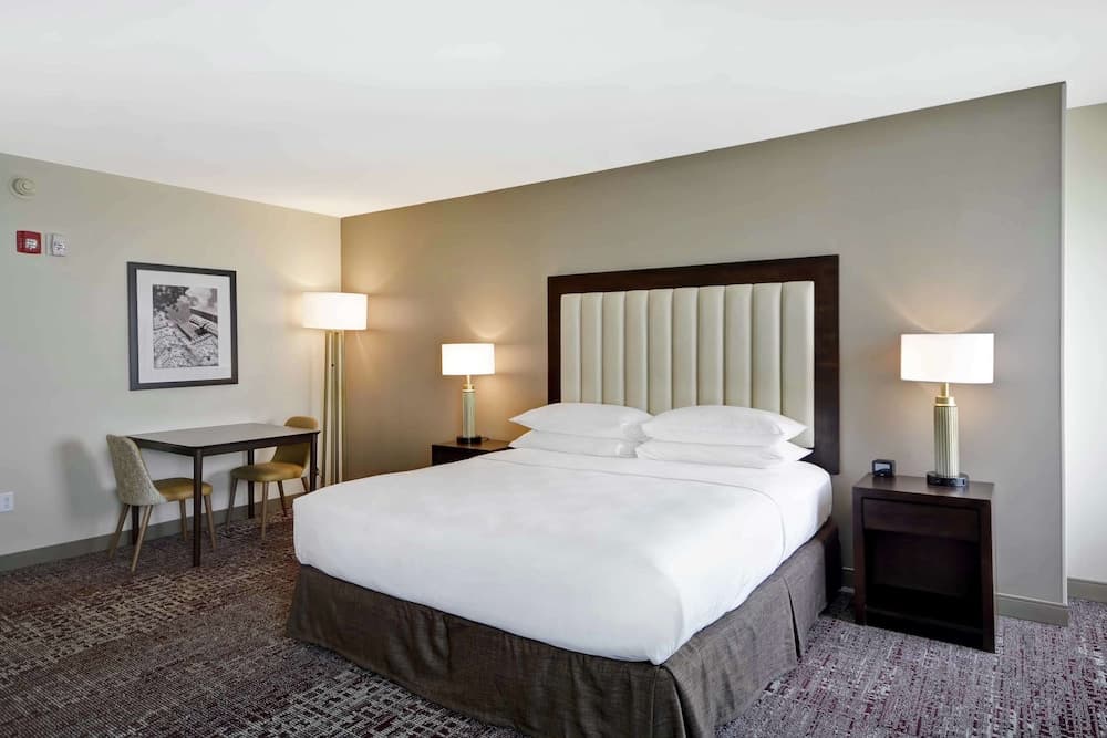 DoubleTree by Hilton Chicago Midway Airport property views in Chicago, IL — gallery photo 3