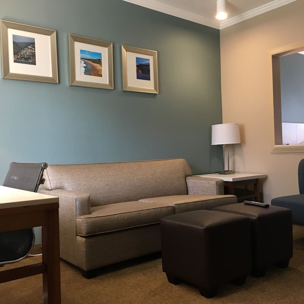 MainStay Suites John Wayne Airport by Choice Hotels gallery photo in Santa Ana, CA — image 5