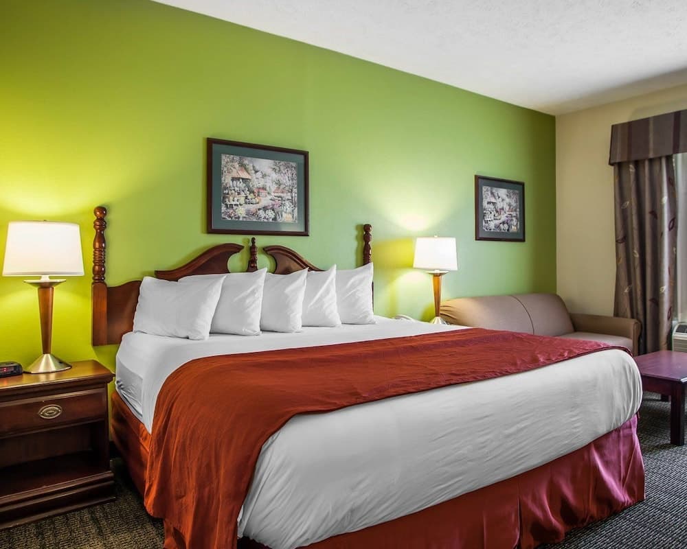Quality Inn Florence Muscle Shoals property views in Florence, AL — gallery photo 3