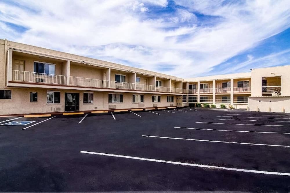 Central Phoenix Hotel interior in Phoenix, AZ — gallery photo 2