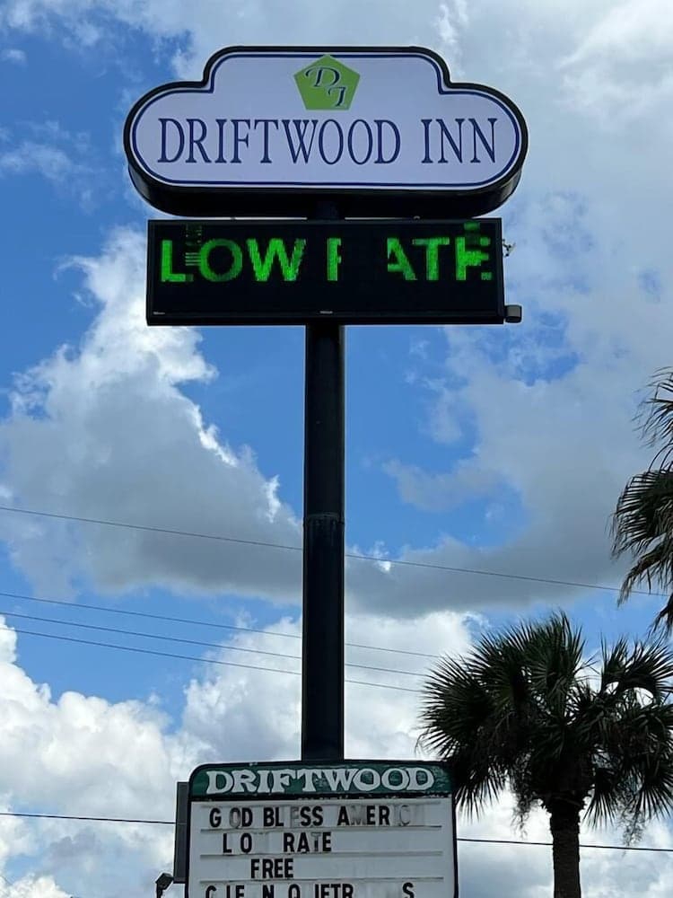 Driftwood Inn property views in Lake City, FL — gallery photo 3