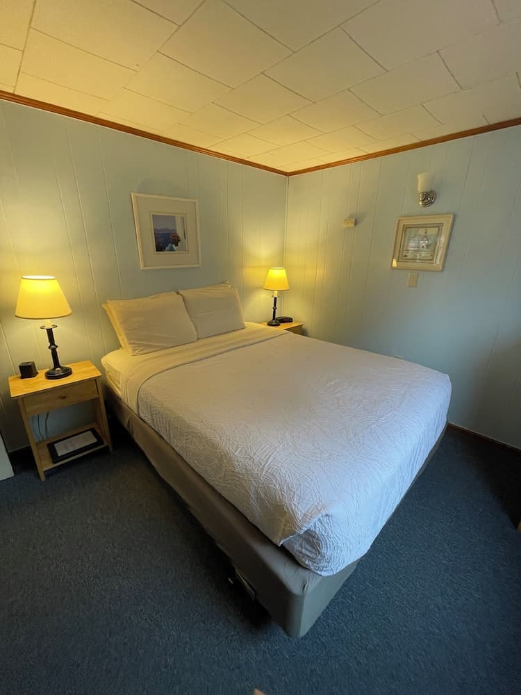 Elmwood Motor Court interior in Old Orchard Beach — gallery photo 2