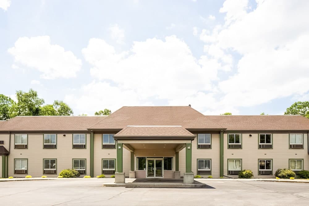 Econo Lodge Whitehall near Michigan's Adventure featured exterior or lobby in Whitehall, MI — similar hotel