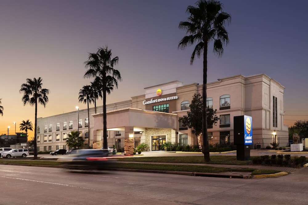 Comfort Inn & Suites SW Houston Sugarland featured exterior or lobby in Houston, TX — similar hotel