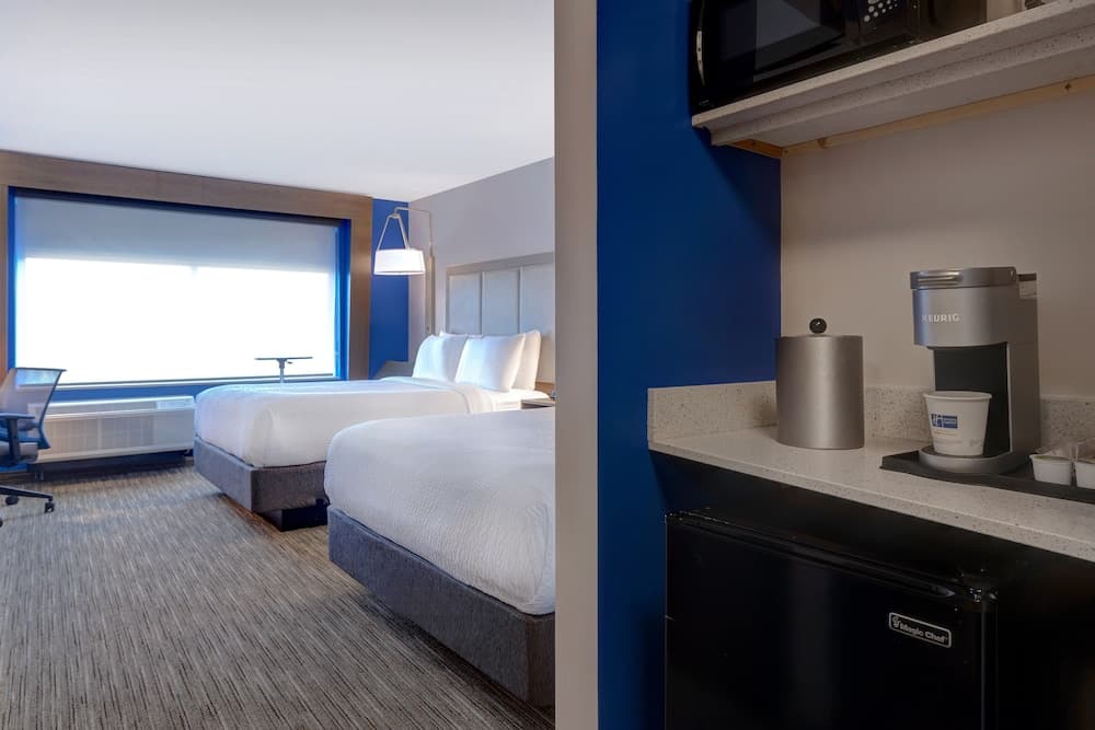 Holiday Inn Express & Suites Detroit Dearborn by IHG gallery photo in Dearborn, MI — image 78