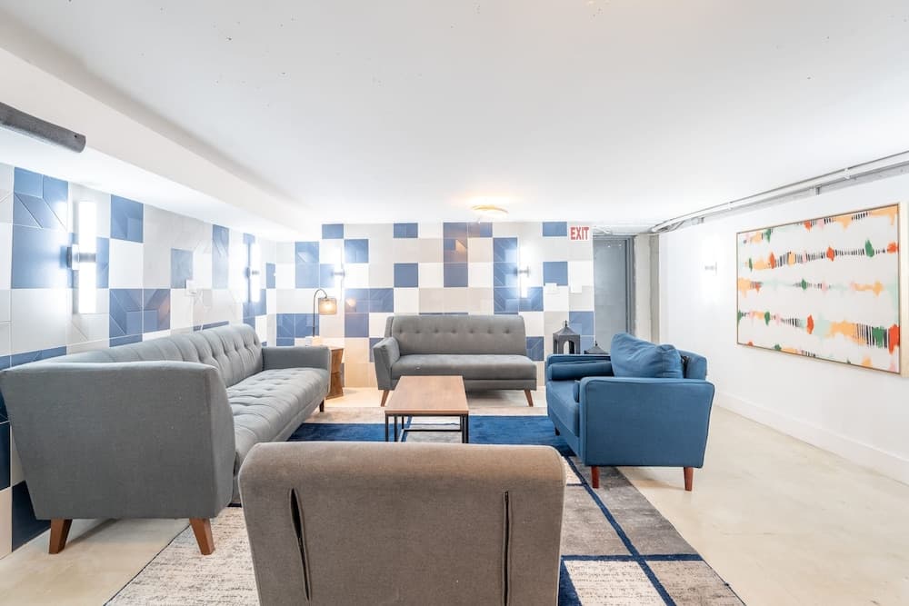 TWO Bedroom Apartment interior in Miami Beach, FL — gallery photo 2