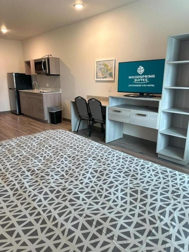 Woodspring Suites Jackson Pearl I-20 property views in Pearl, MS — gallery photo 3