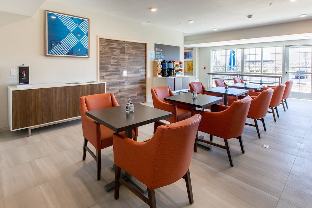 Holiday Inn Express & Suites Englewood Denver South by IHG property views in Englewood, CO — gallery photo 3
