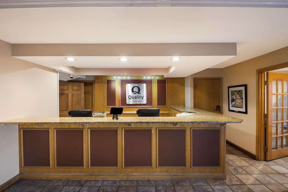 Quality inn & Suites Cincinnati I-275 interior in Cincinnati, OH — gallery photo 2