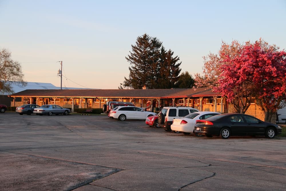 Wisconsin-Aire Motel By OYO Random Lake featured exterior or lobby in Random Lake, WI — similar hotel