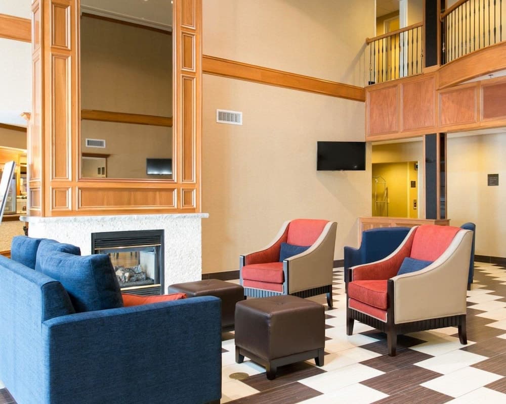 Comfort Suites Benton Harbor - St. Joseph interior in Benton Harbor, MI — gallery photo 2