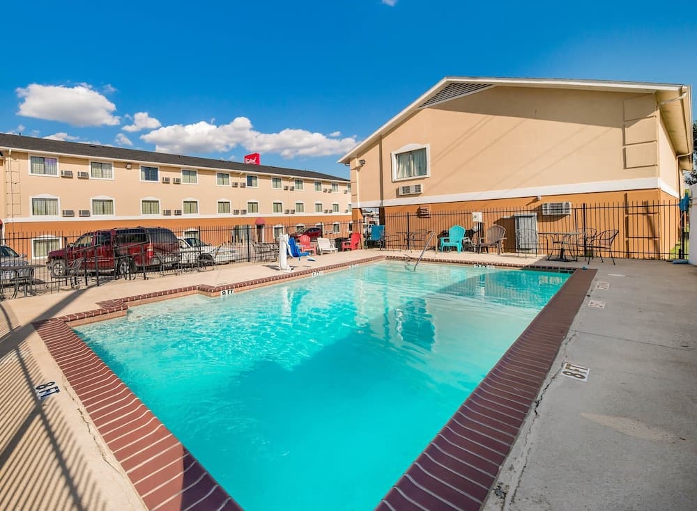 Red Roof Inn & Suites Denton gallery photo in Denton, TX — image 20