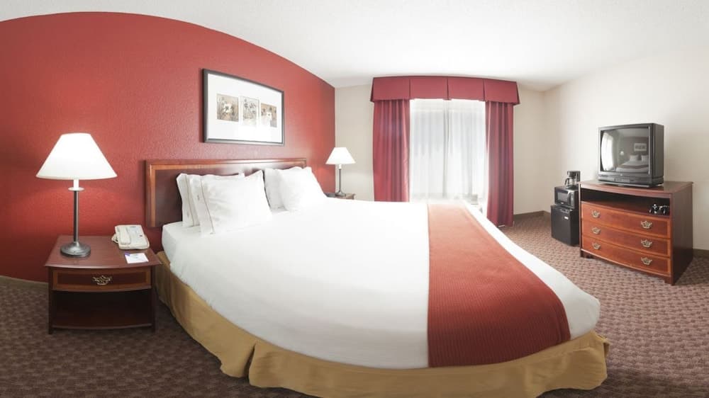 Baymont by Wyndham Merrillville interior in Merrillville, IN — gallery photo 2