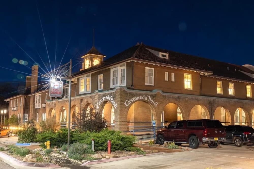 Castaneda Hotel — hotel in Las Vegas, New Mexico