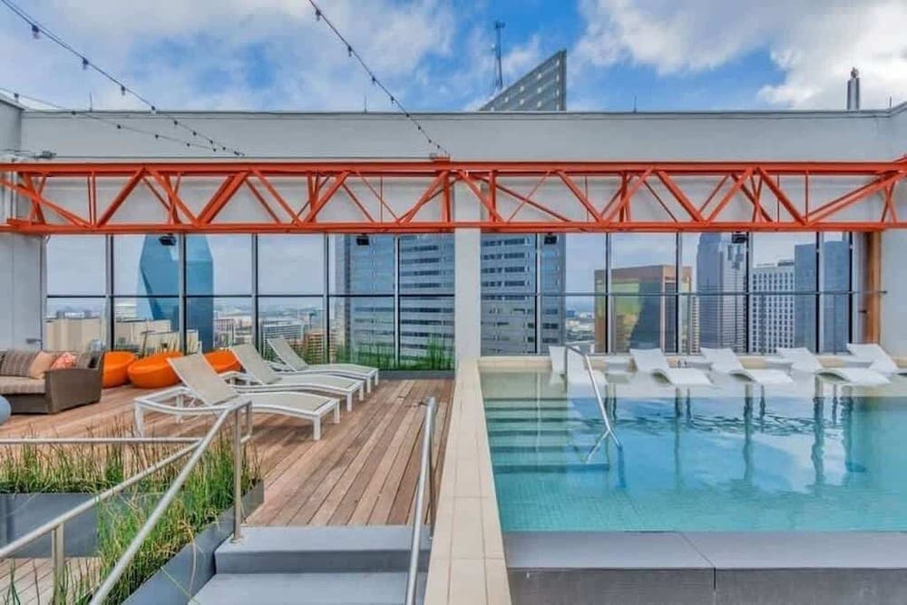 Stunning CozySuites on Elm St. 10 — hotel in Dallas, Texas