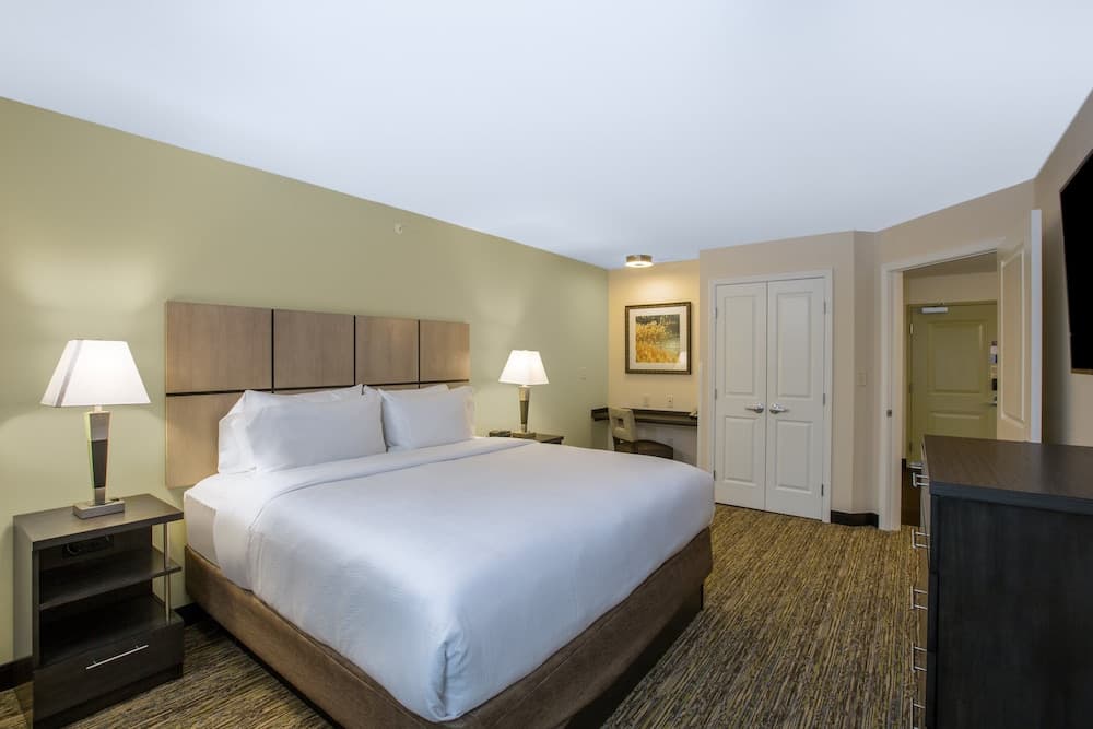 Candlewood Suites Bellevue by IHG property views in Bellevue, NE — gallery photo 3
