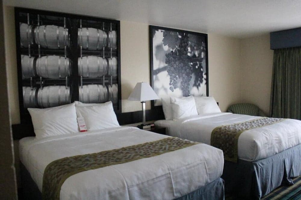 Super 8 by Wyndham Vallejo/Napa Valley gallery photo in Vallejo, CA — image 23