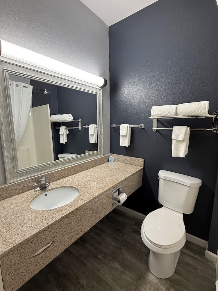 Edn Hotel Lincoln interior in Lincoln, IL — gallery photo 2