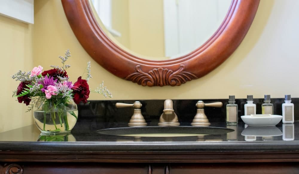 Athenaeum Hotel interior in Mayville, NY — gallery photo 2