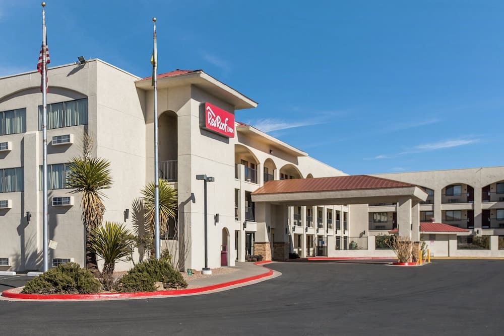 Red Roof Inn Albuquerque - Midtown featured exterior or lobby in Albuquerque, NM — similar hotel
