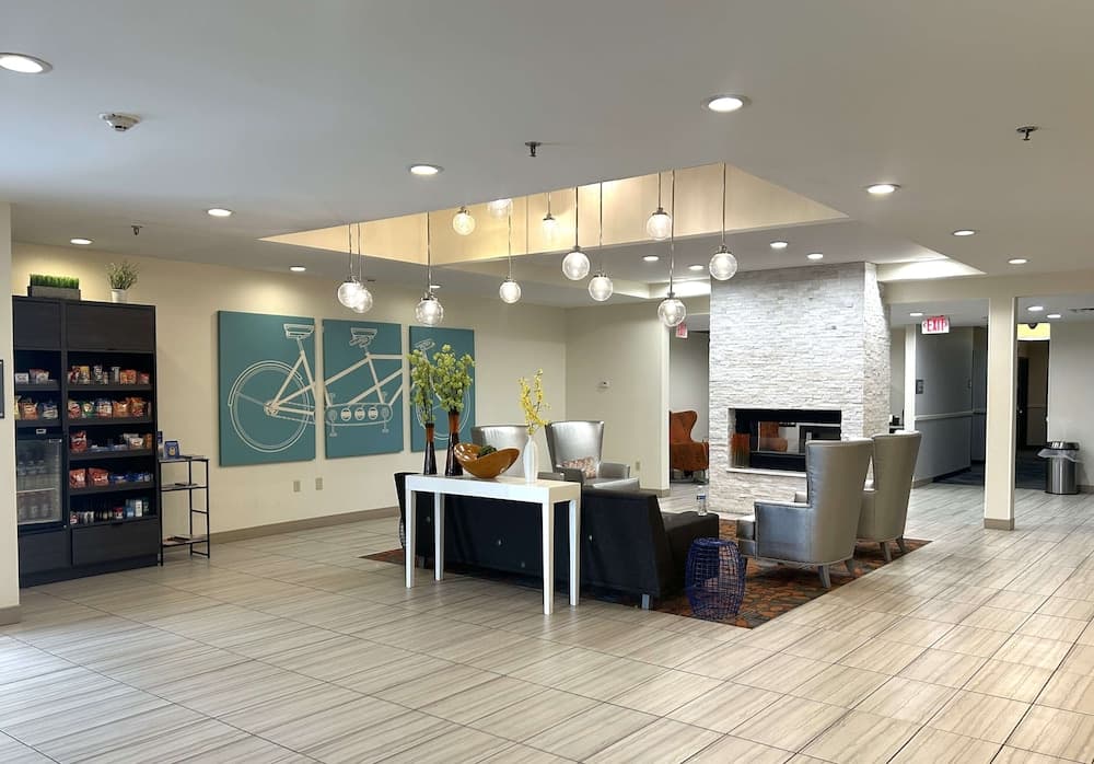 Best Western Erie Inn & Suites property views in Erie, PA — gallery photo 3