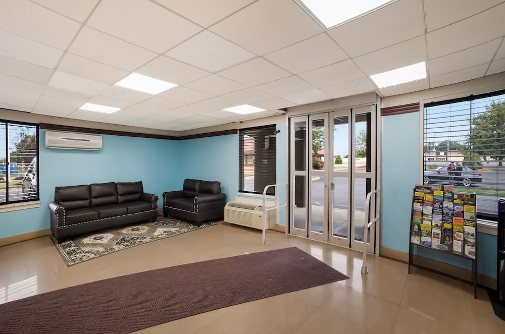 Econo Lodge Allentown North interior in Allentown, PA — gallery photo 2
