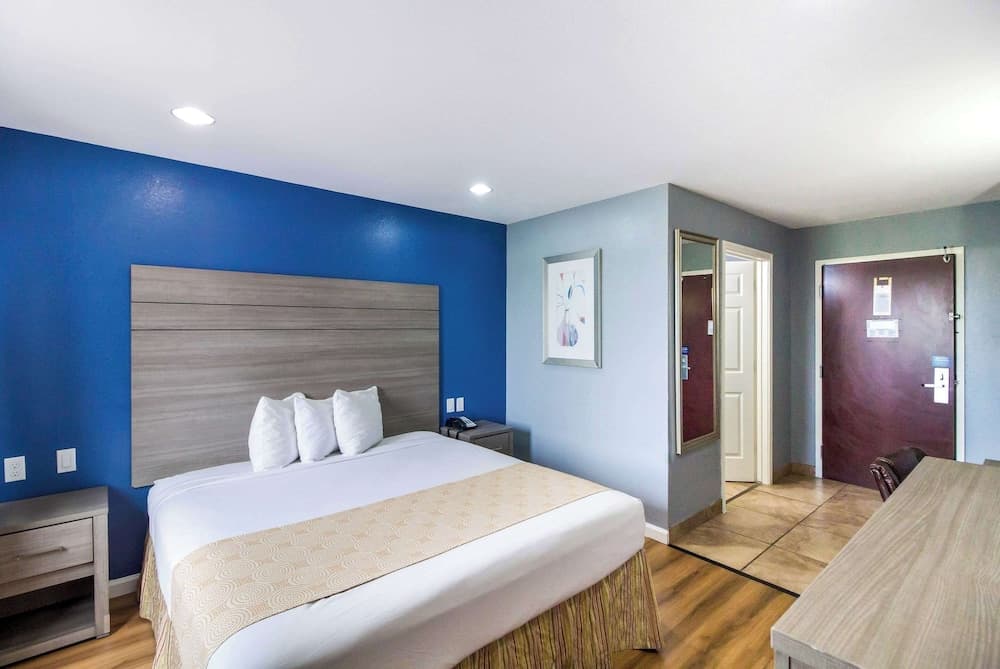 Rodeway Inn & Suites Port Arthur - Groves featured exterior or lobby in Port Arthur, TX — similar hotel
