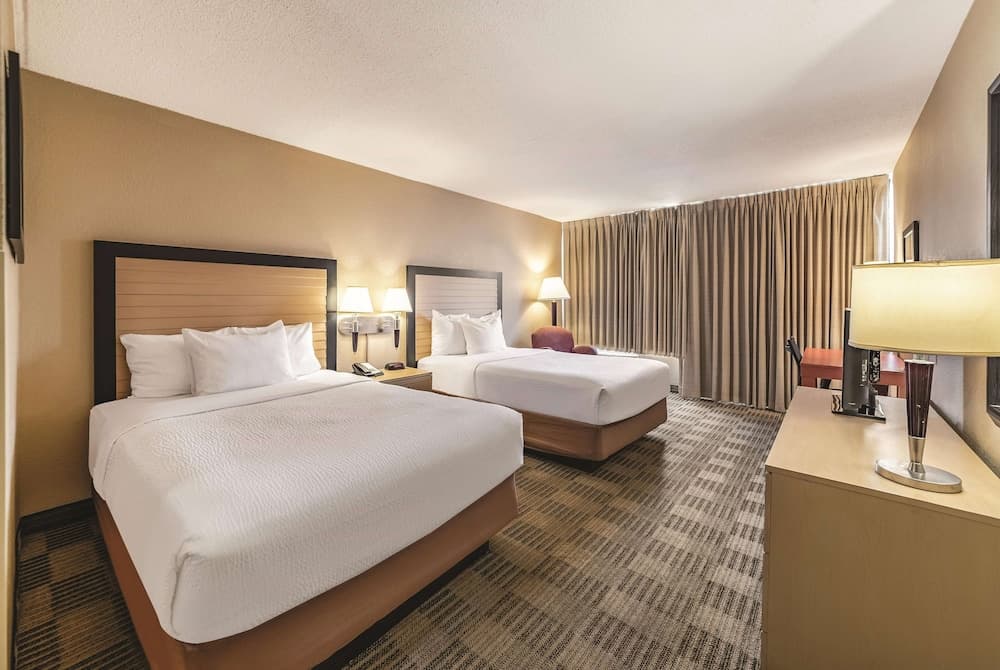 Ramada by Wyndham Fairfield NJ gallery photo in Fairfield — image 5