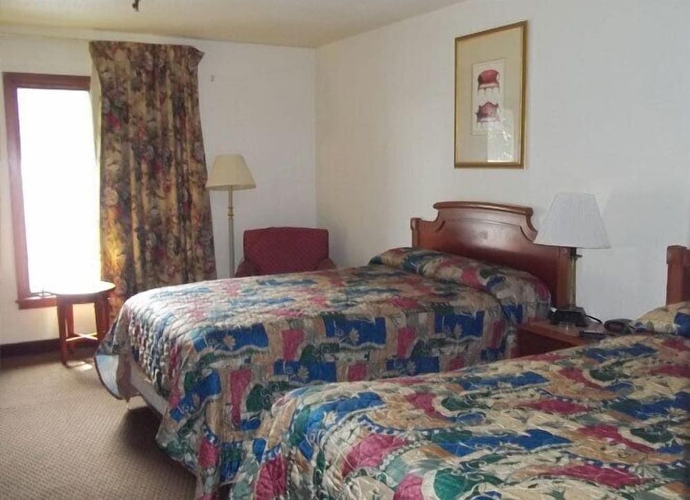 Budget Inn & Suites property views in Des Moines, IA — gallery photo 3