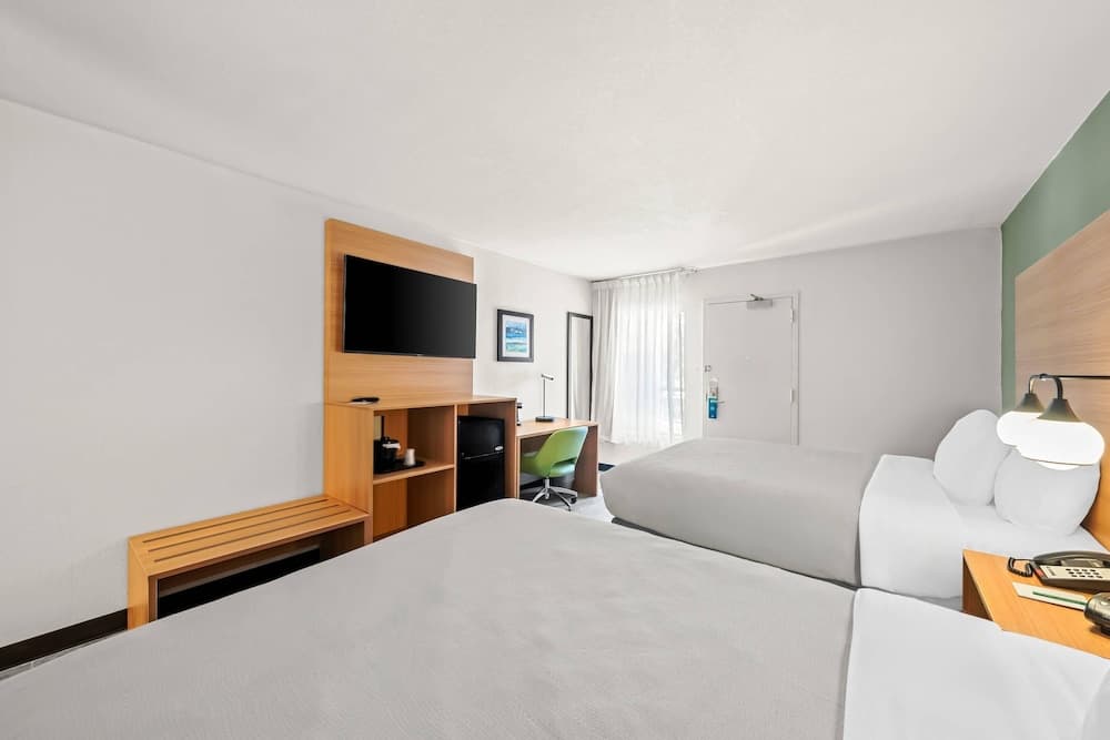 Quality Inn Orlando Near International Drive property views in Orlando, FL — gallery photo 3