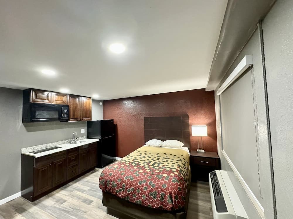 Residency Inn & Studios interior in Waynesburg, PA — gallery photo 2