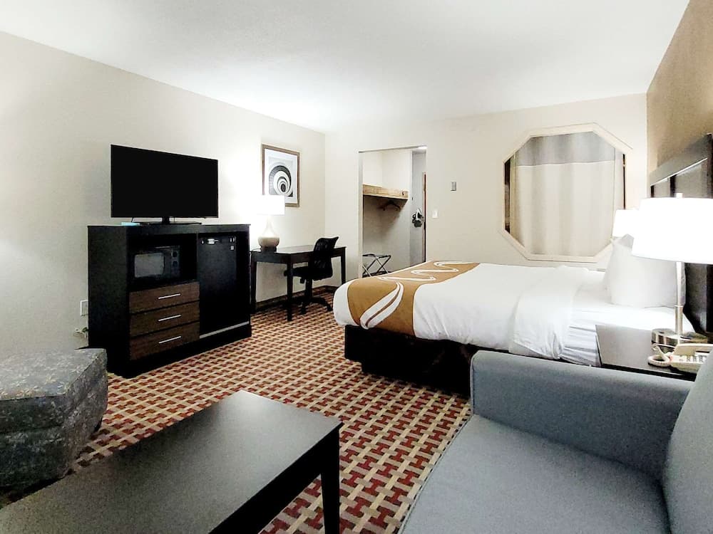 Quality Inn & Suites Marion interior in Marion, IL — gallery photo 2